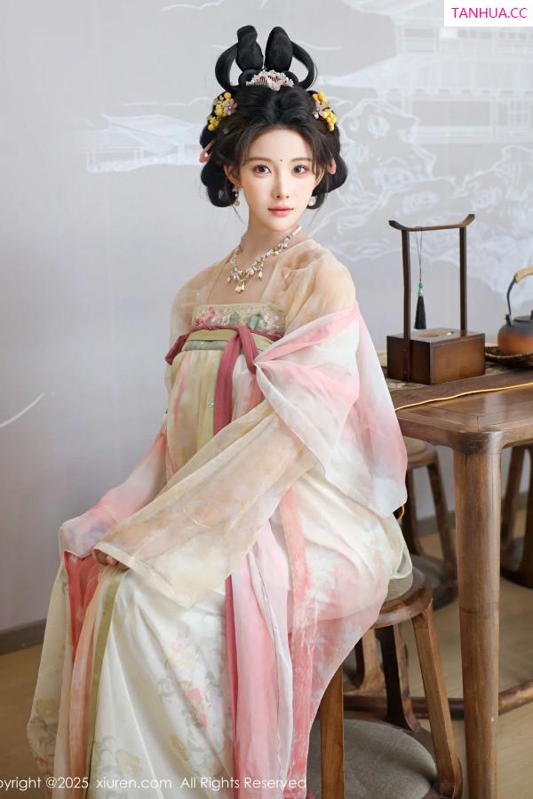   [XiuRen]高清写真图 2025.08.13 No.10645 梨霜儿 古装服饰第11张图片